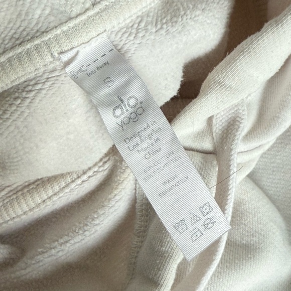 ALO Yoga Off-White Sweatshirt - Picture 3 of 3
